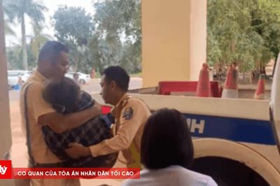 CSGT đưa người phụ nữ có nguy cơ đột quỵ đi cấp cứu