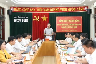 Chủ tịch UBND tỉnh Tô Anh Dũng làm việc với Sở Xây dựng