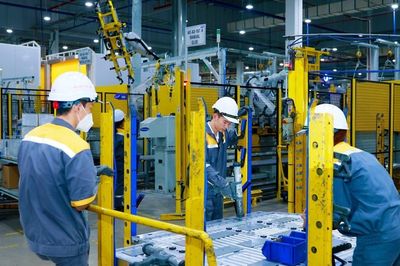 Nhìn lại quy định trần làm thêm 300 giờ/năm: Cơ hội và giới hạn cho doanh nghiệp
