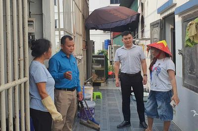 Chủ tịch UBND tỉnh Bắc Ninh khen thưởng 1 tập thể, 3 cá nhân tiên phong giải tỏa phía sau hai dãy nhà ở phường Nếnh