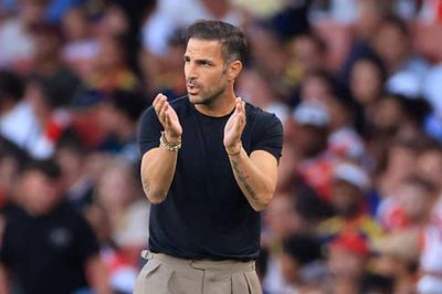 HLV Cesc Fabregas khen ngợi sự kiên nhẫn của ban lãnh đạo Arsenal dành cho Mikel Arteta