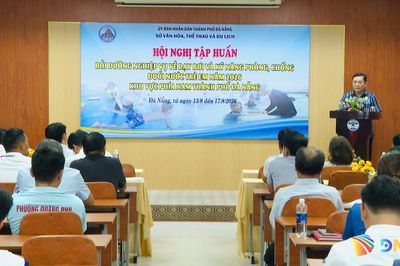 Đà Nẵng tập huấn nghiệp vụ dạy bơi, phòng chống đuối nước cho gần 100 học viên