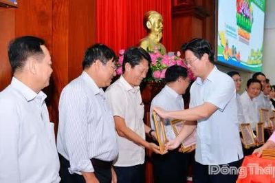 Khen thưởng 26 tập thể và 44 cá nhân tại Lễ hội Trái cây Đồng Tháp lần thứ I