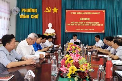 Phường Ninh Chử triển khai hỗ trợ người dân thực hiện thủ tục hành chính và chuyển đổi số