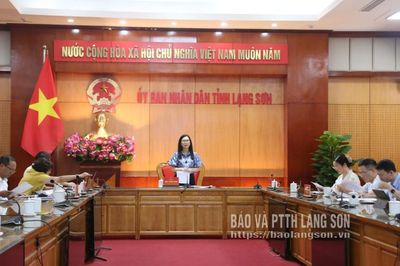 Họp xem xét nội dung triển khai thực hiện Đề án dạy học ngoại ngữ và AI trong trường học