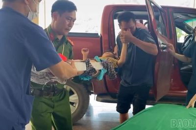 Công an xã Mường Khương đưa cháu bé gãy xương đùi đi cấp cứu