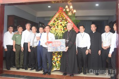 Các đồng chí lãnh đạo tỉnh thăm, chúc mừng Đại hội hành hương Đức mẹ La Vang lần thứ 32