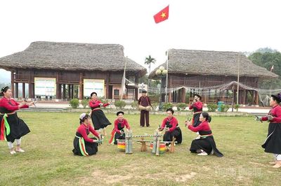 Bài cuối: Khai thác tài nguyên văn hóa bản địa