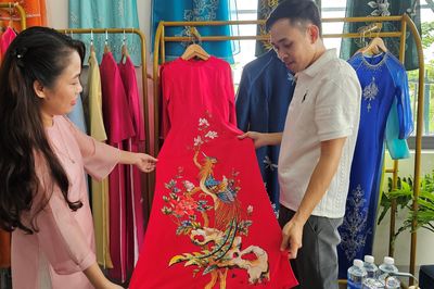Áo dài vẽ tay