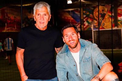 Messi viết tâm thư tiễn biệt cha, có khả năng giải nghệ?