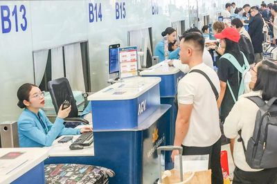 Nhu cầu đi lại tăng cao dịp 2/9 'hâm nóng' giá vé máy bay