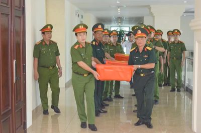 Viện Khoa học hình sự tiếp nhận 471 mẫu hài cốt liệt sĩ phục vụ giám định ADN