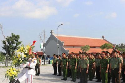 Công an TP. Hà Nội dâng hương tưởng niệm Anh hùng liệt sỹ Bùi Thị Cúc