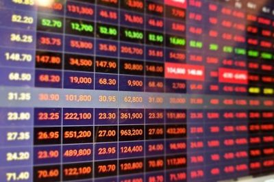 Lực bán bất ngờ áp đảo, VN-Index mất hơn 27 điểm