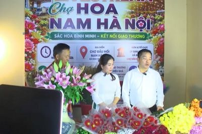 Khi lãnh đạo xã livestream bán hàng