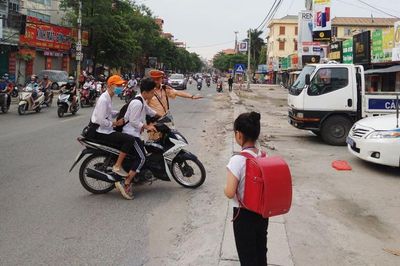Không chủ quan khi điều khiển mô tô xe gắn máy