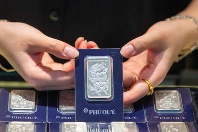 Giá bạc ngày 13/8: Bạc thế giới vượt 65 USD/ounce, bạc trong nước giảm nhẹ