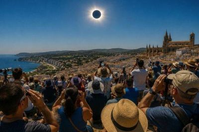 Nhật thực toàn phần và mưa sao băng Perseids cùng thắp sáng bầu trời châu Âu
