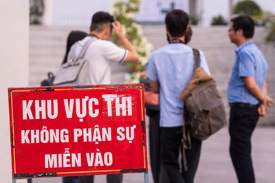 323 thí sinh Tuyên Quang làm thủ tục dự thi lại, 5 em vắng mặt