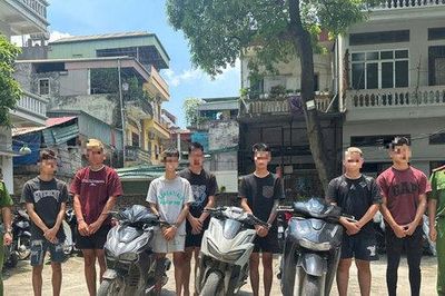 Khởi tố 7 thanh, thiếu niên mang hung khí tấn công người đi đường