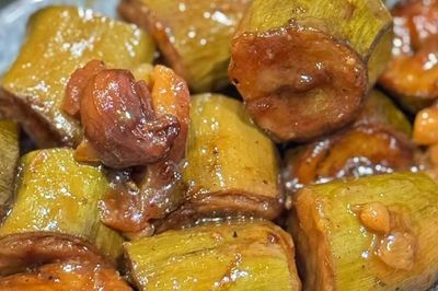 Món ăn hot trend chuối kho nguyên miếng: Nguyên liệu rẻ, cách làm cực dễ mà hao cơm bất ngờ