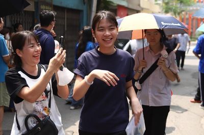 Nắng nóng ở miền Bắc kéo dài hơn dự báo, duy trì nền nhiệt trên 37 độ
