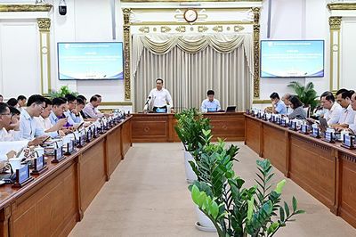TPHCM: 7 tháng tăng trưởng tích cực, áp lực về đích 2 con số còn lớn