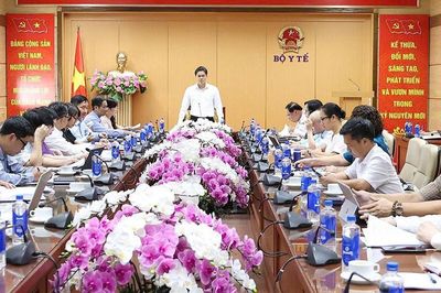 Thứ trưởng Thường trực Vũ Mạnh Hà: Đưa y học cổ truyền từ bảo tồn theo kinh nghiệm sang phát triển có chiến lược