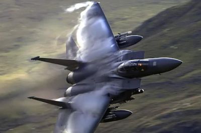 'Bầy sứa UAV tự sát' của Iran phối hợp hạ tiêm kích F-15E Mỹ như thế nào?