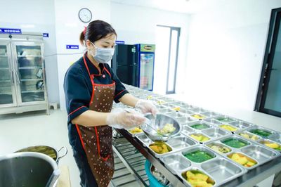 Suất ăn bán trú ở Hà Nội: Trao quyền phải gắn với trách nhiệm