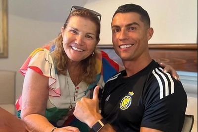 Đám cưới của Ronaldo vắng mặt mẹ ruột