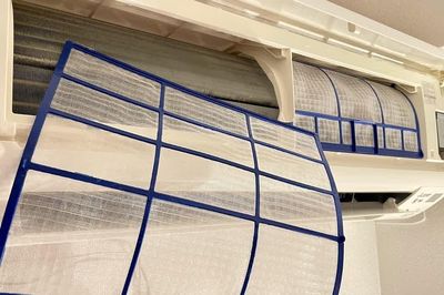 Một miếng vải giúp bớt công vệ sinh máy lạnh