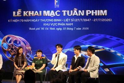 'Lửa lịch sử' thắp sáng phòng vé