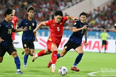 Nguyễn Đình Bắc dẫn đầu cuộc đua Vua phá lưới ASEAN Championship 2026