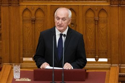 Điện mừng Tổng thống Hungary András Baka