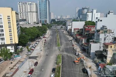 [Ảnh] Vành đai 1 được trải nhựa, trồng cây, lát đá, dự kiến thông xe dịp 2/9