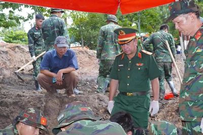 Kiểm tra công tác tìm kiếm, quy tập hài cốt liệt sĩ tại Công viên Lê Thị Riêng