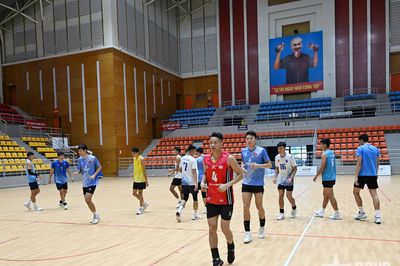 Đội tuyển bóng chuyền nam QĐND Việt Nam nỗ lực tập luyện