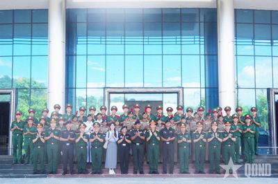 Đoàn đại biểu Tổng đội Thiếu sinh quân Ấn Độ giao lưu tại Trường Sĩ quan Thông tin