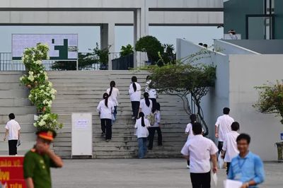 Sáng 14-8, hơn 320 thí sinh tại Trường THPT chuyên Tuyên Quang thi môn Ngữ văn