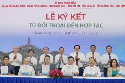 Liên kết vùng phát triển sản phẩm OCOP, làng nghề và nông nghiệp trải nghiệm