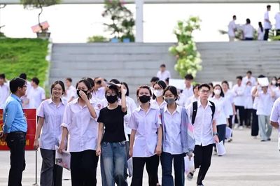 Thí sinh Tuyên Quang than đề Toán thi lại rất khó