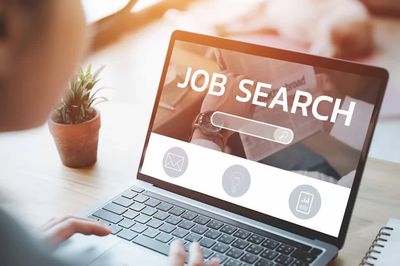 Người Việt 2026 chuộng ngành nào? Logistics bất ngờ lên ngôi