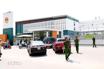 Hơn 300 thí sinh điểm thi THTP chuyên Tuyên Quang bắt đầu làm bài thi lại