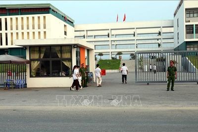 Thí sinh điểm thi Trường THPT Chuyên Tuyên Quang bước vào kỳ thi lại