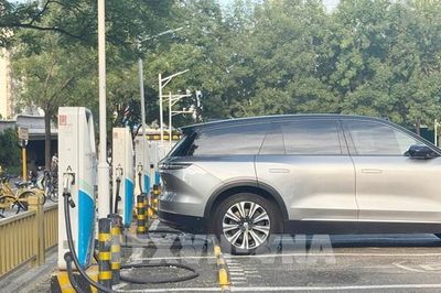 Trung Quốc: Hệ thống trạm sạc điện phủ sóng hơn 98% các khu vực trạm dừng nghỉ trên toàn quốc