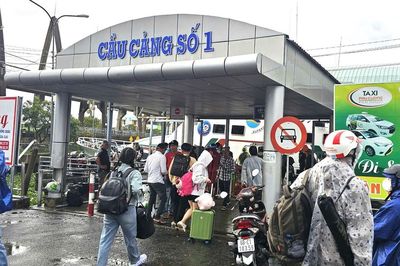 Tạm ngưng hoạt động tàu đi Phú Quốc do thời tiết xấu