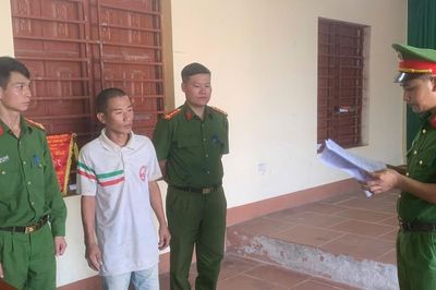 Bắt nghịch tử đánh mẹ gãy tay, cha rách da đầu