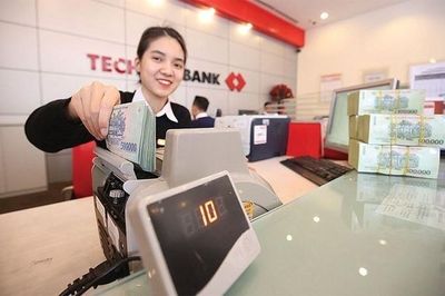 CASA tiếp tục suy giảm, ngân hàng đối mặt bài toán vốn đắt
