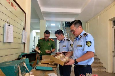 Hà Nội: Phát hiện lô hàng bánh Trung thu không hóa đơn, chứng từ